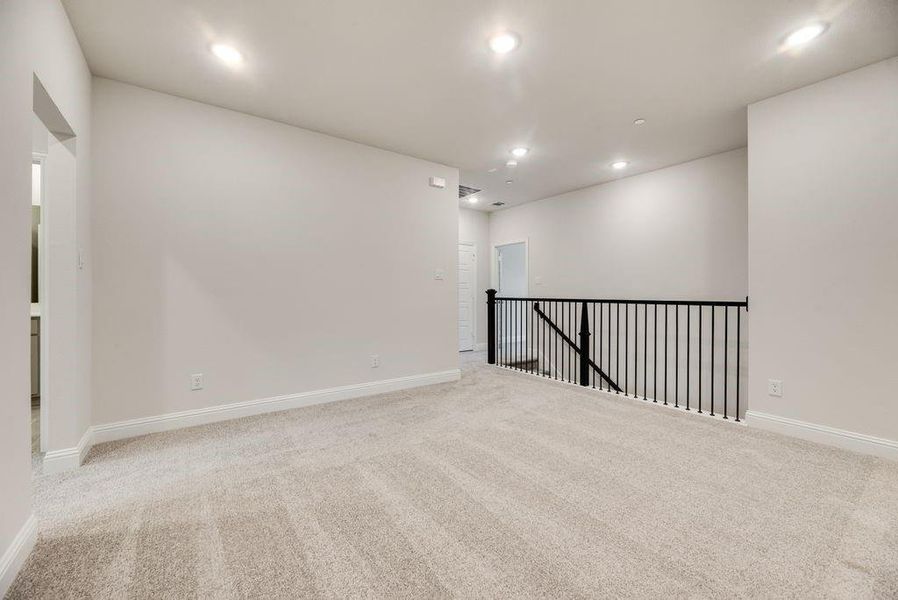 Spacious, unfurnished interior of a new home in Bayside, Rowlett (Image 19).
