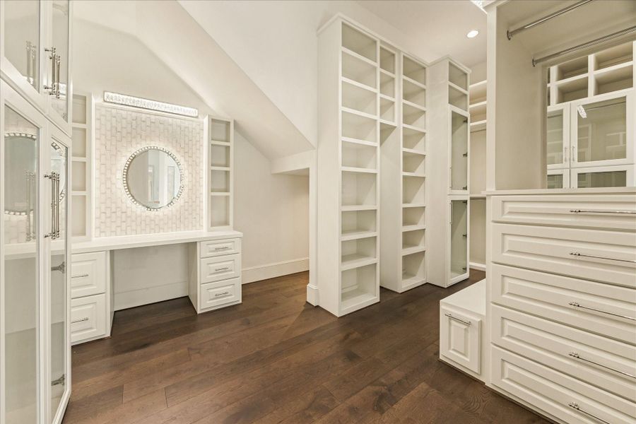 Spacious, unfurnished interior of a new home in , Houston (Image 21).