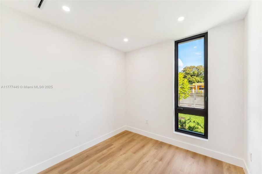 Spacious, unfurnished interior of a new home in , Miami (Image 35).