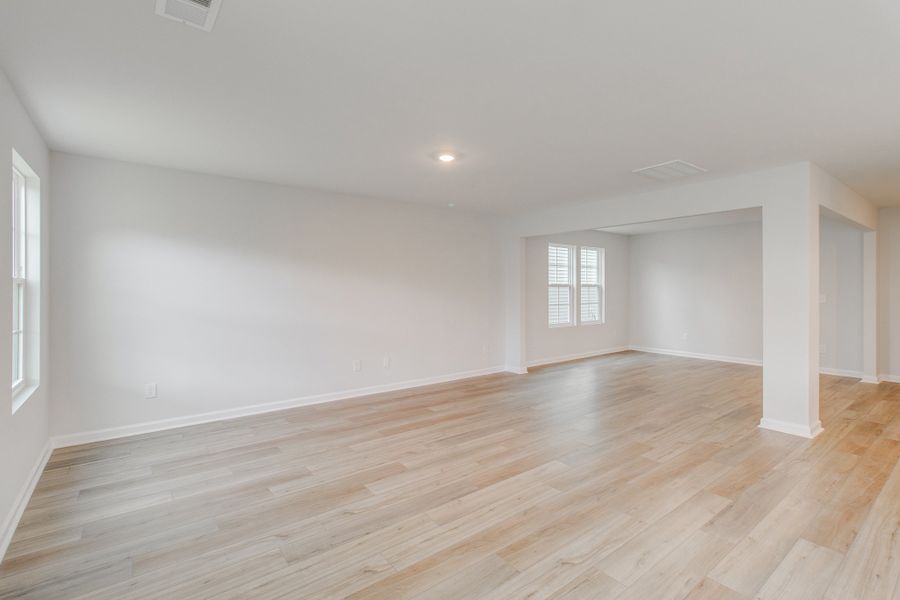 Spacious, unfurnished interior of a new home in Ellington, Elgin (Image 18).