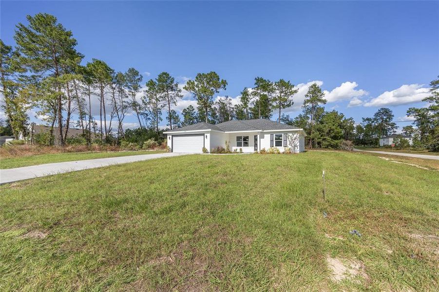 Exterior details and patio area of a home in , Ocala (Image 28).
