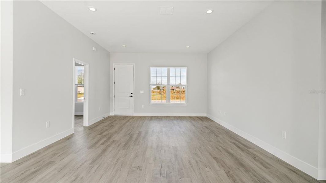 Spacious, unfurnished interior of a new home in , Ocala (Image 31).