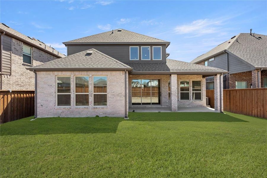 Exterior details and patio area of a home in Las Lomas, Forney (Image 2). Exterior details and patio area of a home in Las Lomas, Forney (Image 2).
