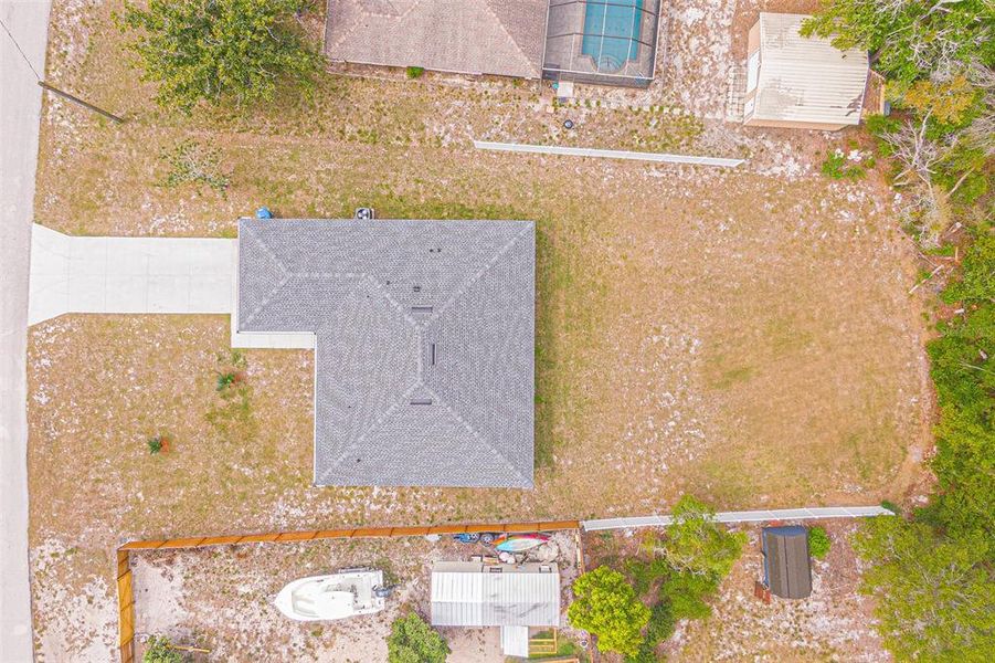 Exterior details and patio area of a home in , Spring Hill (Image 4).