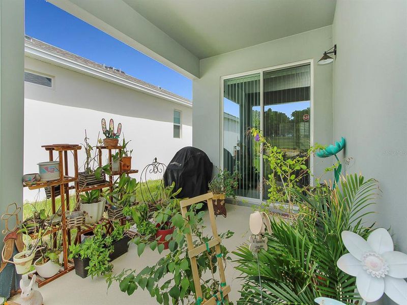 Exterior details and patio area of a home in , Groveland (Image 3).
