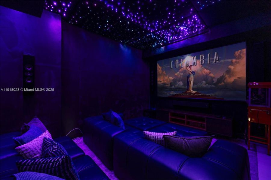 Community amenities in , Miami (Image 55).