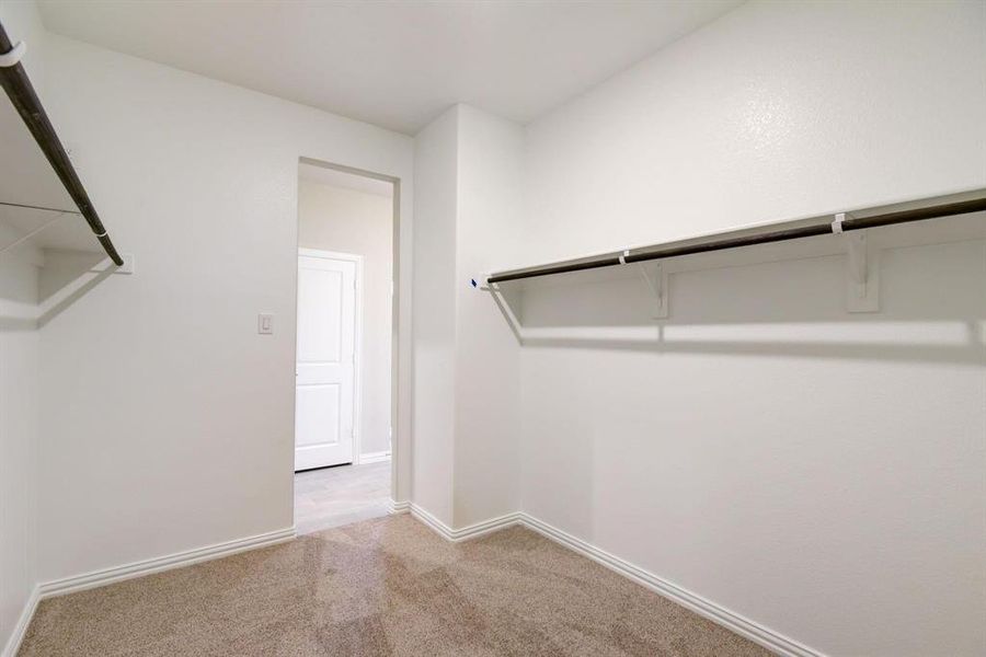Spacious, unfurnished interior of a new home in Stratton Place, Greenville (Image 18).