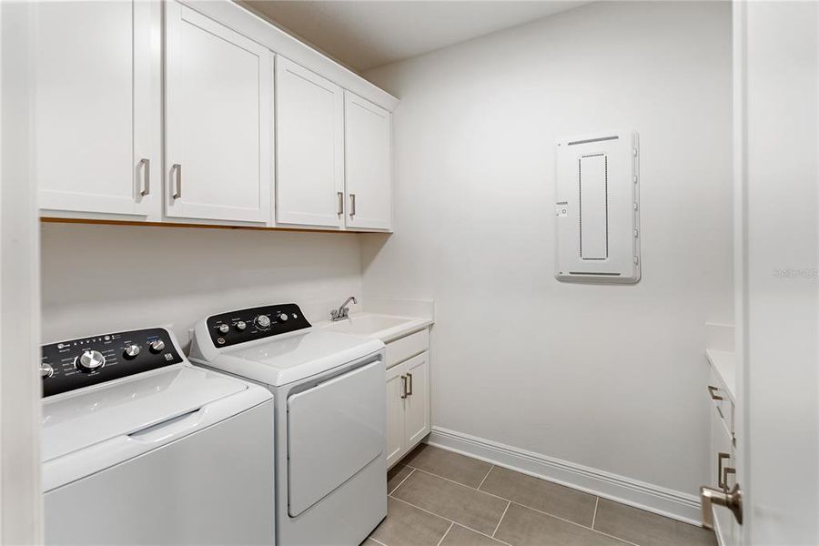 Furnished interior view inside a new home in Sweetwater at Lakewood Ranch, Bradenton (Image 65). Furnished interior view inside a new home in Sweetwater at Lakewood Ranch, Bradenton (Image 65).