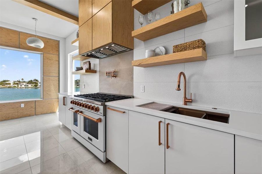 Furnished interior view inside a new home in , Treasure Island (Image 53).