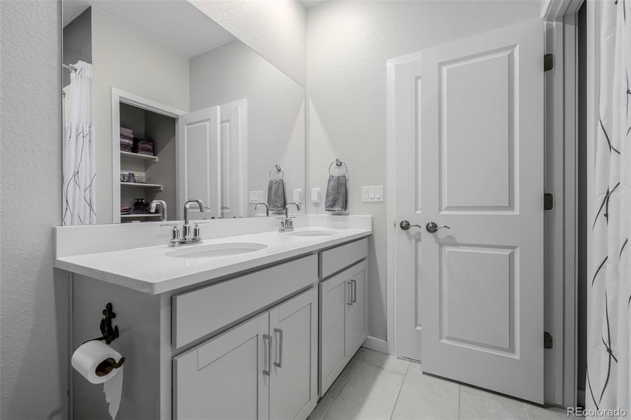 Furnished interior view inside a new home in , Aurora (Image 25).