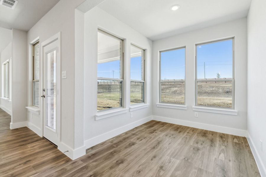 Representative unfurnished interior of a home built from the Yukon by Centre Living Homes in Lakeway Estates, Waxahachie (Image 29).