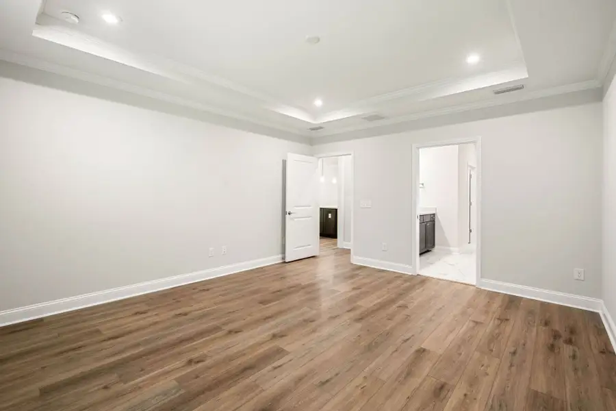 Spacious, unfurnished interior of a new home in Waterways, Richmond Hill (Image 66).