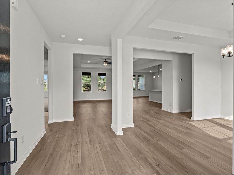Spacious, unfurnished interior of a new home in Potranco Oaks, Castroville (Image 20).