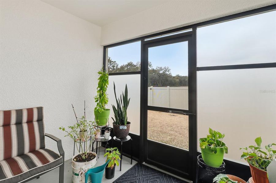 Exterior details and patio area of a home in Autumn Glen, Belleview (Image 4).