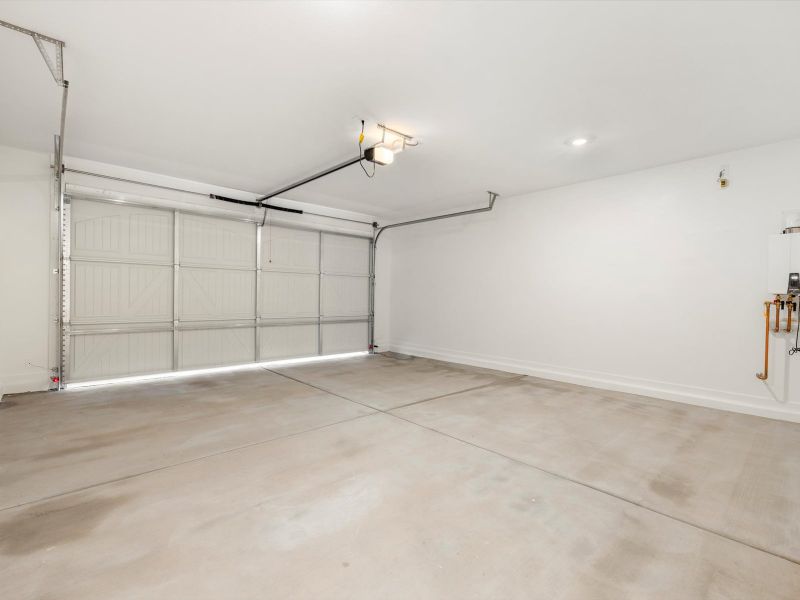 Spacious, unfurnished interior of a new home in Allure Vista Estate Series, Buckeye (Image 20).