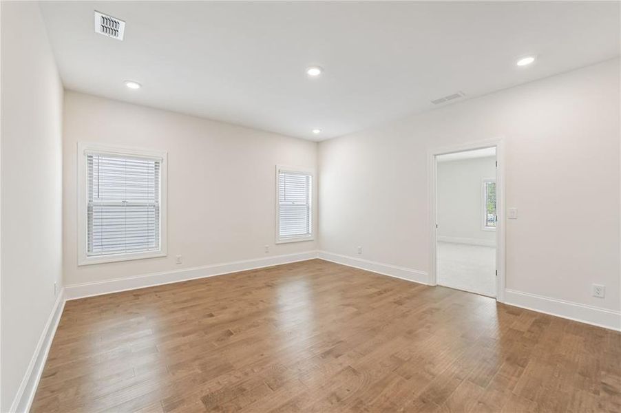Spacious, unfurnished interior of a new home in Waterhaven, Cumming (Image 39).