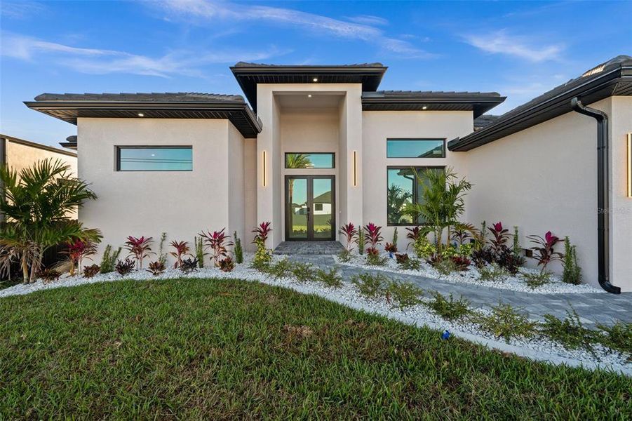 Exterior details and patio area of a home in , Cape Coral (Image 21).