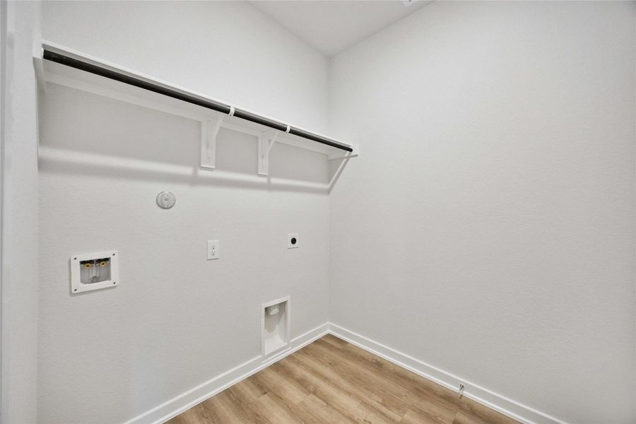 Spacious, unfurnished interior of a new home in Deer Pines, Conroe (Image 17).