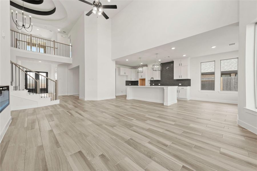 Representative image. Features, selections and colors may vary.