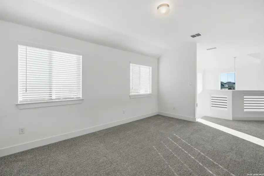 Spacious, unfurnished interior of a new home in Stillwater Ranch, San Antonio (Image 11).