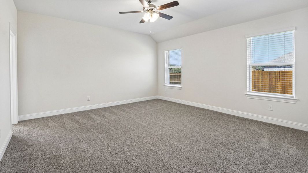 Spacious, unfurnished interior of a new home in Silverado, Aubrey (Image 8).