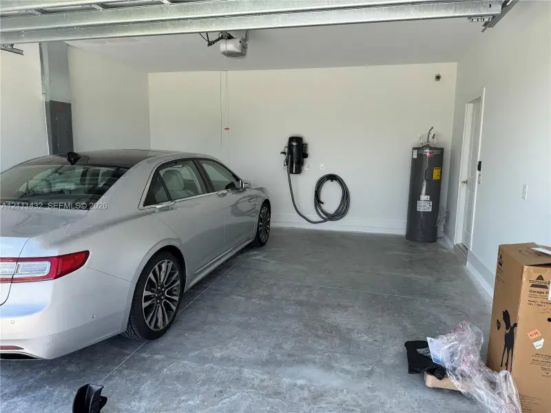 Wall mounted Garage Pro wet/dry vacuum cleaner Wall mounted Garage Pro wet/dry vacuum cleaner