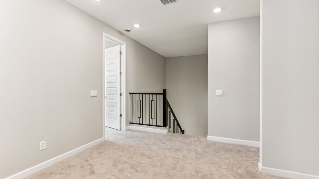 Spacious, unfurnished interior of a new home in Talinn Towns at Desert Ridge, Phoenix (Image 24).