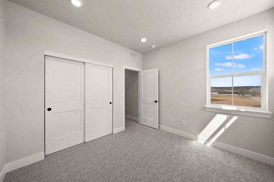 Spacious, unfurnished interior of a new home in Trumark Homes at Sterling Ranch, Littleton (Image 33).