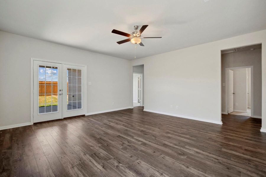 Spacious, unfurnished interior of a new home in Pinewood Trails, Cleveland (Image 13).