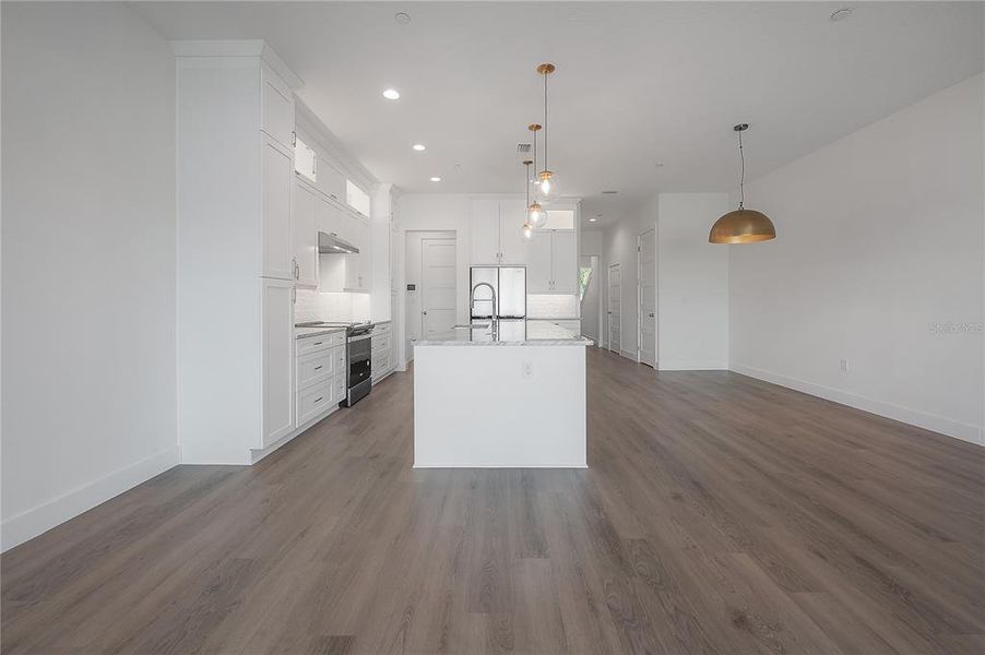 Spacious, unfurnished interior of a new home in , Tampa (Image 26).