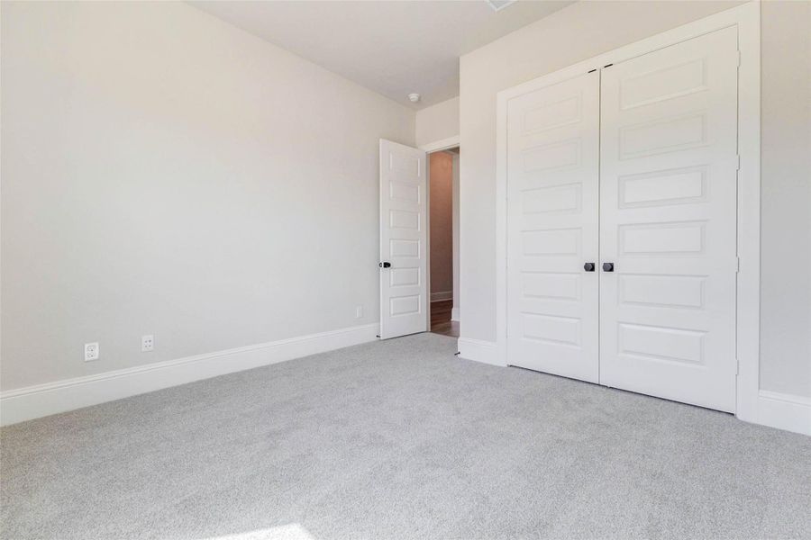 Spacious, unfurnished interior of a new home in Fulbrook on Fulshear Creek, Fulshear (Image 26).