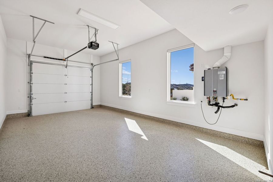 Spacious, unfurnished interior of a new home in , San Antonio (Image 73).