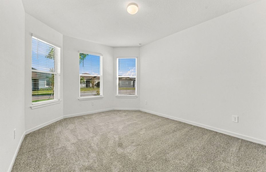 Spacious, unfurnished interior of a new home in Evergreen, Thonotosassa (Image 17).