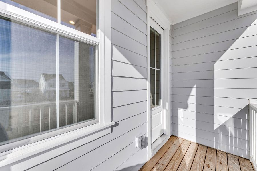 Exterior details and patio area of a home in Carnes Crossroads, Summerville (Image 4).