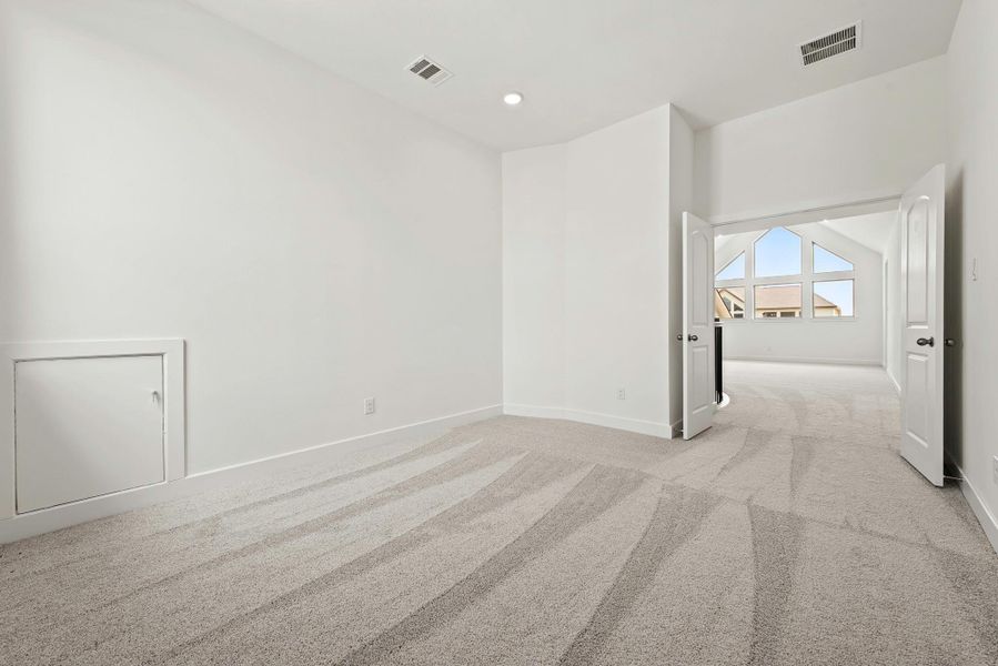 Representative image. Features, selections and colors may vary.