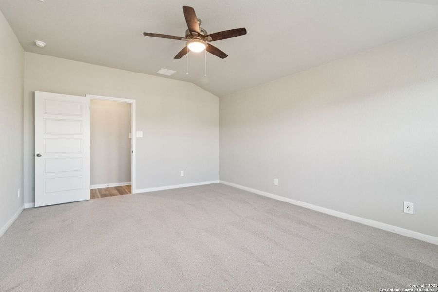 Spacious, unfurnished interior of a new home in Catalina, Converse (Image 39).