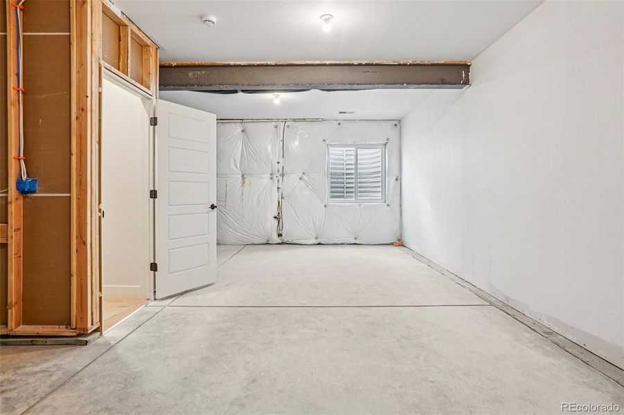 Spacious, unfurnished interior of a new home in Loretto Heights - Rise Collection, Denver (Image 20).