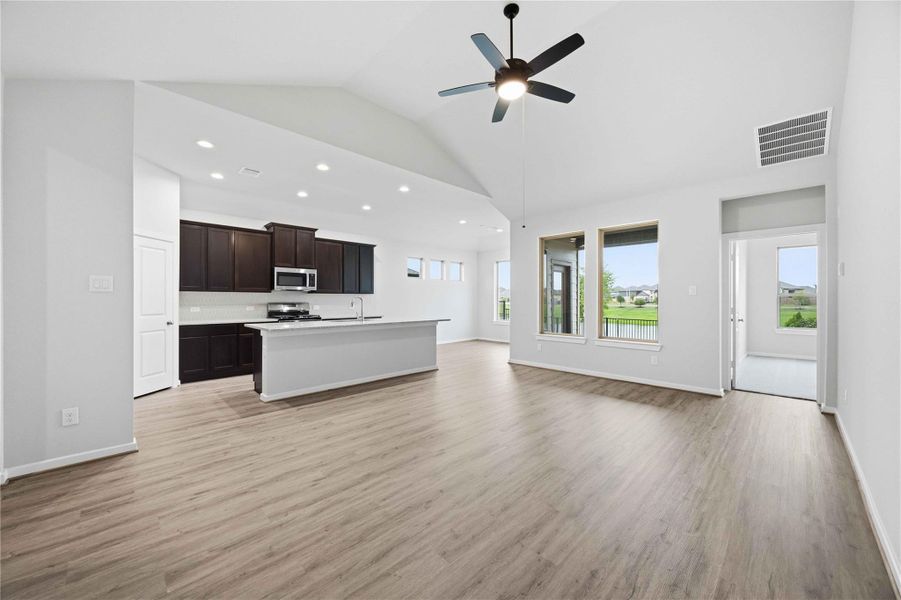 Spacious, unfurnished interior of a new home in , La Marque (Image 31).