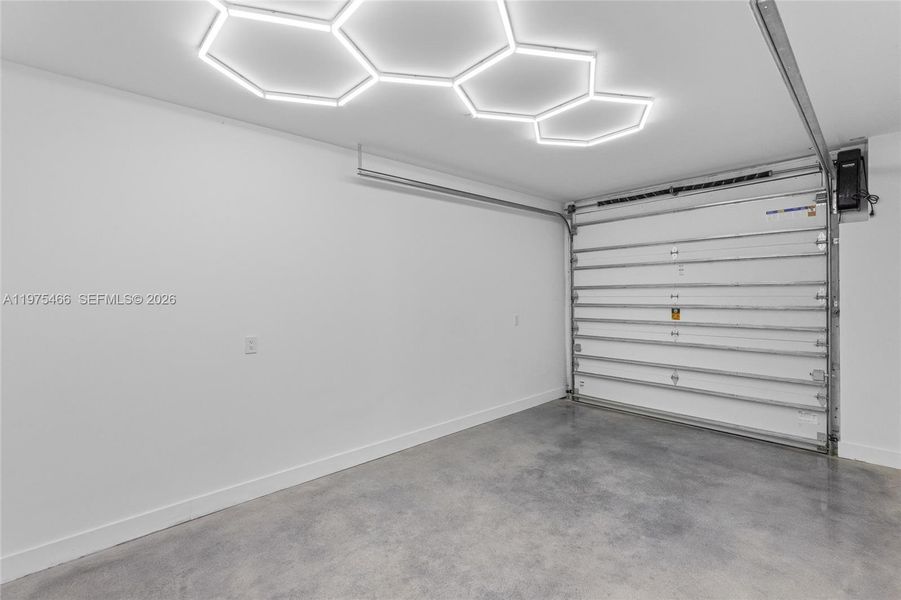 Spacious, unfurnished interior of a new home in , Pinecrest (Image 69).