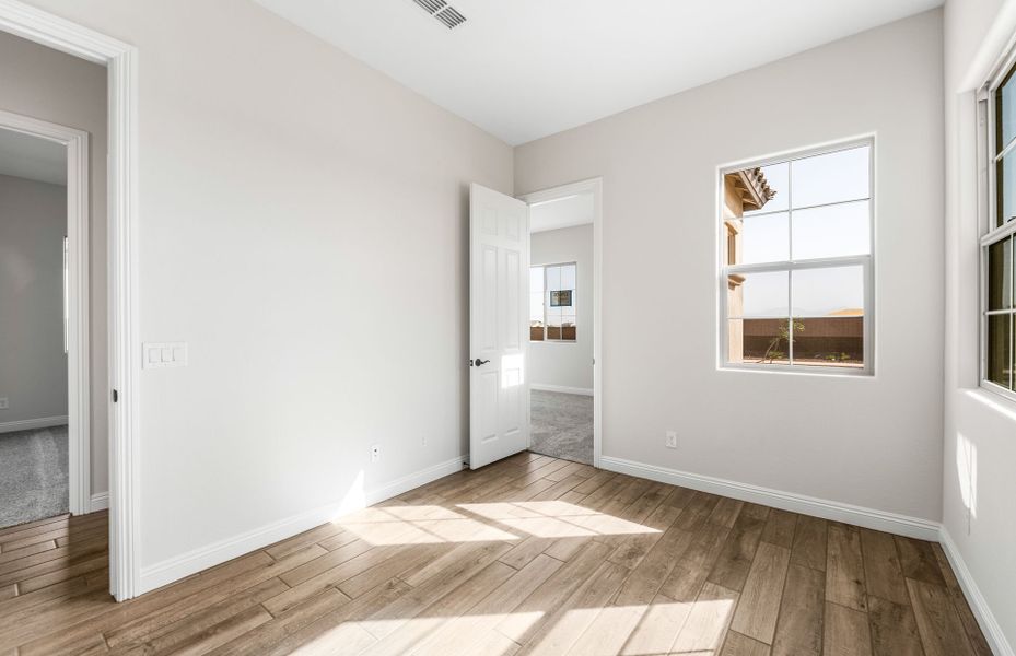Spacious, unfurnished interior of a new home in Artisan at Asante, Surprise (Image 20). Spacious, unfurnished interior of a new home in Artisan at Asante, Surprise (Image 20).