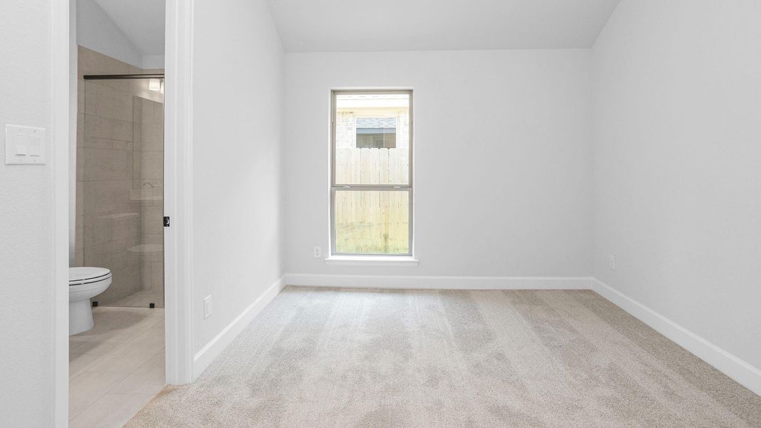 Spacious, unfurnished interior of a new home in Evergreen, Conroe (Image 13).