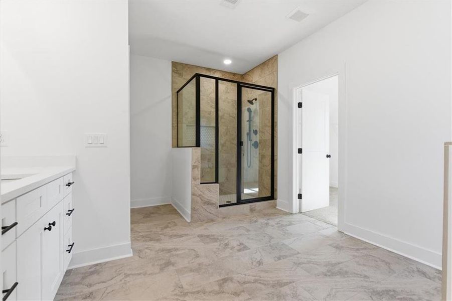 Spacious, unfurnished interior of a new home in , Cartersville (Image 15).