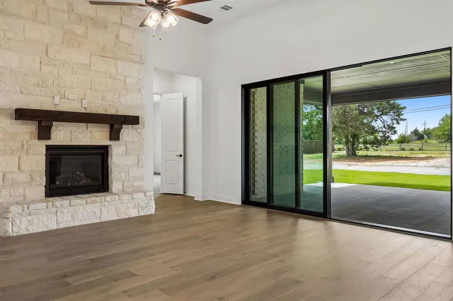 Spacious, unfurnished interior of a new home in Oak Creek Ranch, Midlothian (Image 12). Spacious, unfurnished interior of a new home in Oak Creek Ranch, Midlothian (Image 12).