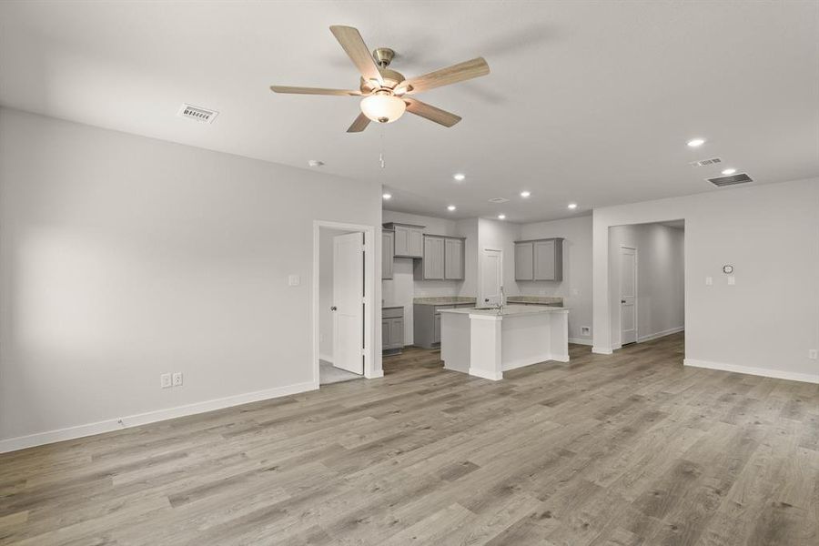 Spacious, unfurnished interior of a new home in Crockett Meadows, Conroe (Image 13). Spacious, unfurnished interior of a new home in Crockett Meadows, Conroe (Image 13).