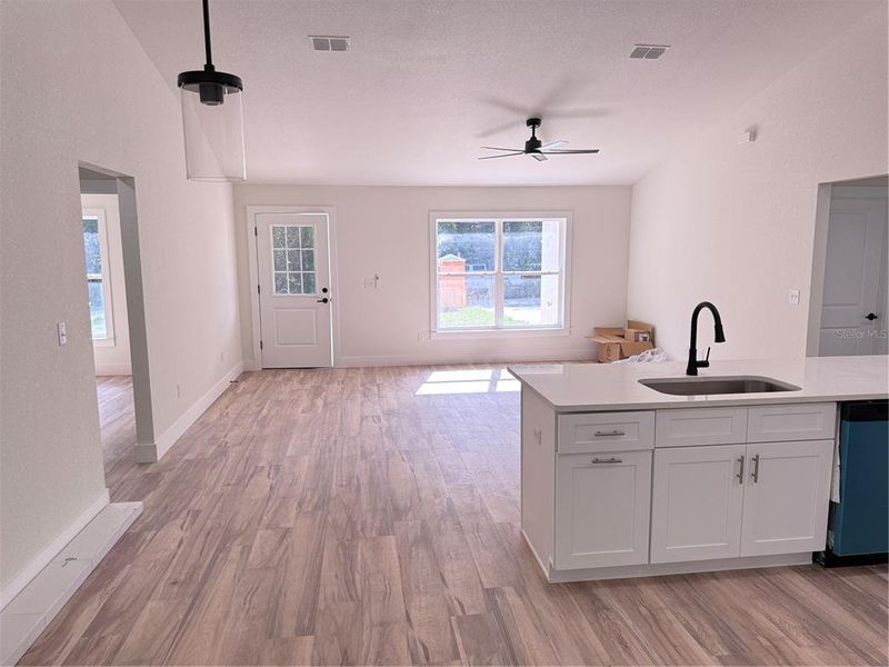 Spacious, unfurnished interior of a new home in , Ocala (Image 10).