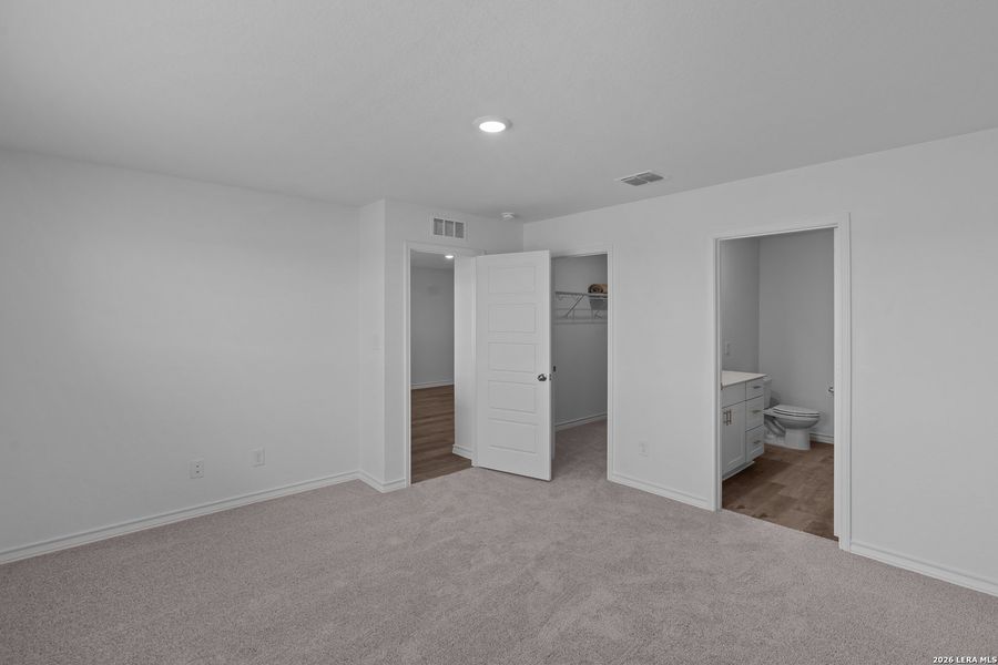Spacious, unfurnished interior of a new home in Cinco Lakes, San Antonio (Image 13).