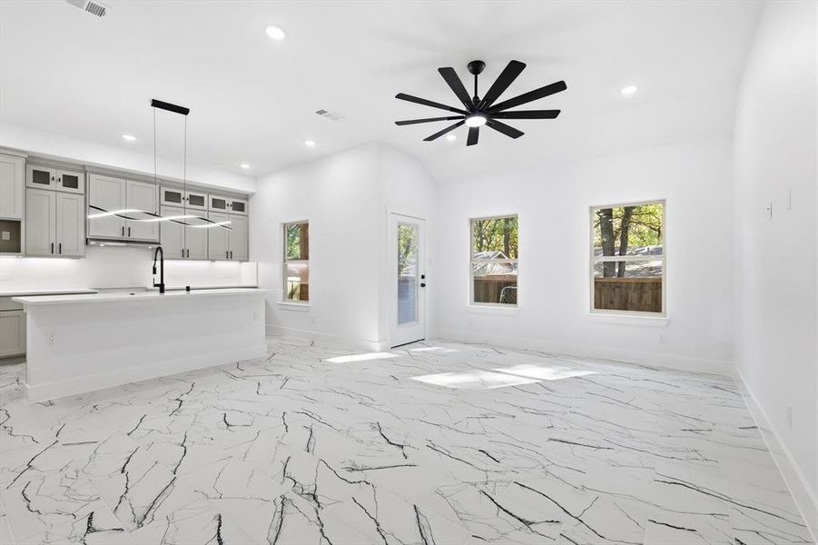 Spacious, unfurnished interior of a new home in , Gun Barrel City (Image 27).