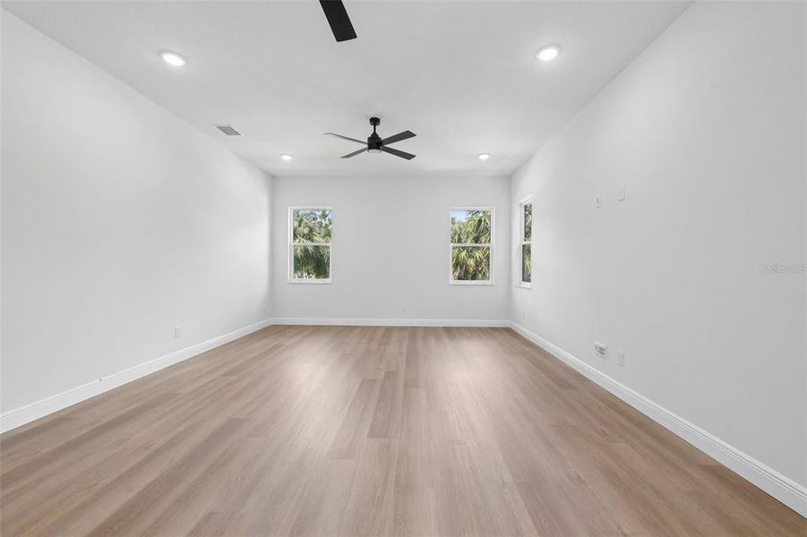 Spacious, unfurnished interior of a new home in , Tampa (Image 89).