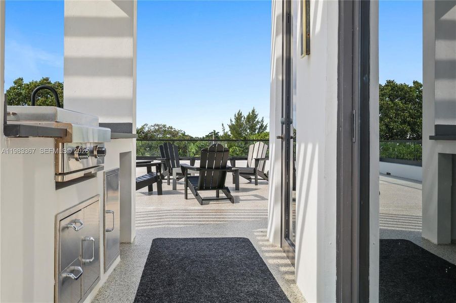 Exterior details and patio area of a home in , Fort Lauderdale (Image 54).