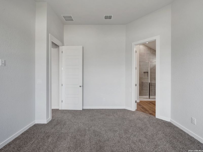Spacious, unfurnished interior of a new home in , San Antonio (Image 16).